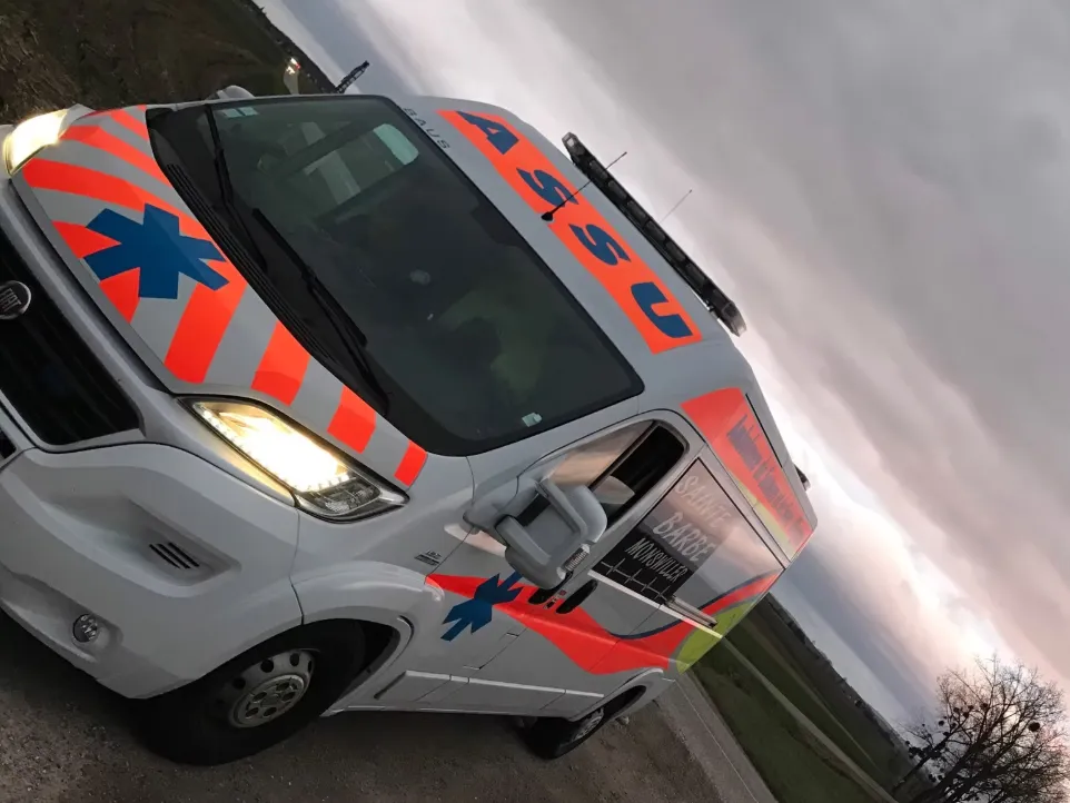 Ambulance d'urgence ASSU agréée pour transport sanitaire et urgences médicales